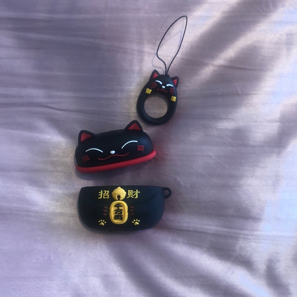 💖3/$20 Black Lucky Cat Air pods Pro case